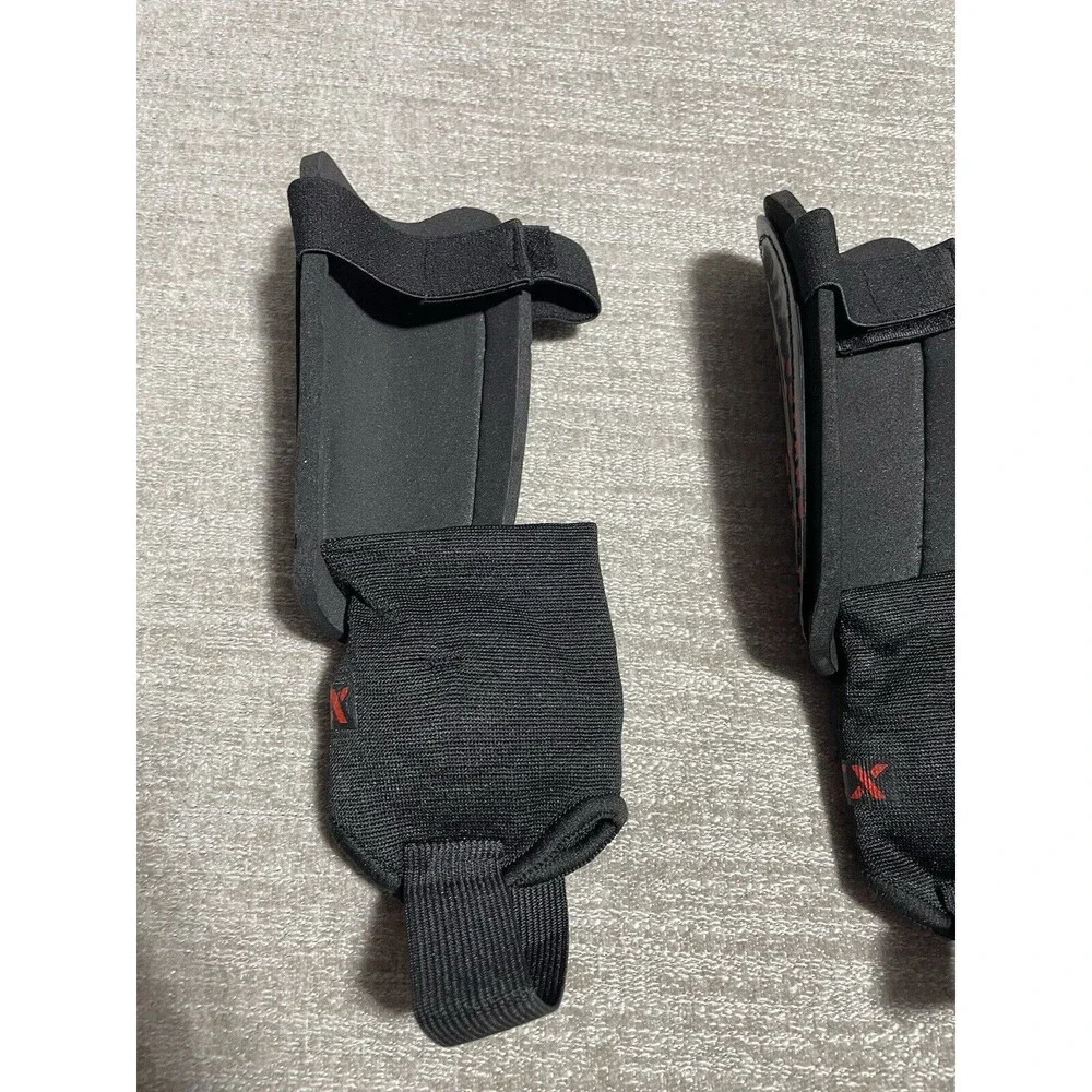 Kids Soccer Shin Guards Size Small-Medium Black Football